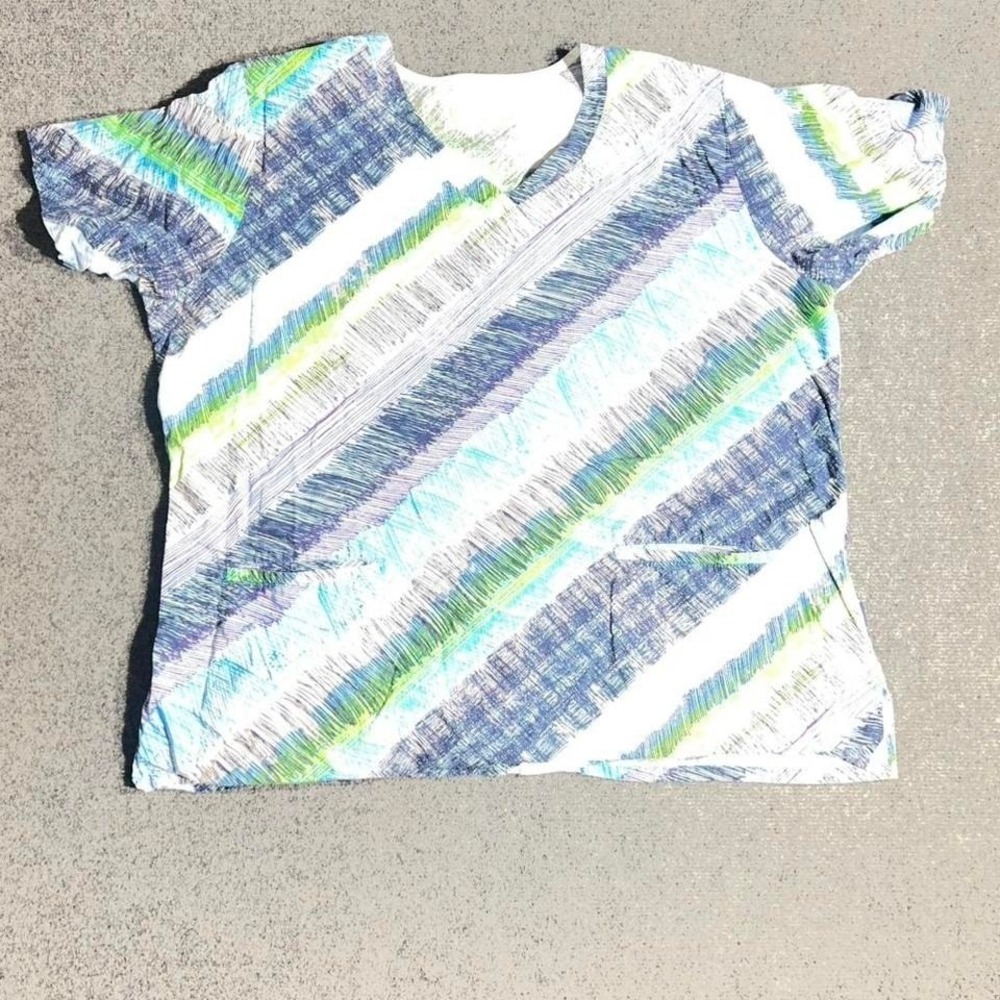 Bio Bring It On Scrub Top Womens 2X Multicolor Stripe V-Neck Short Sleeve Pocket